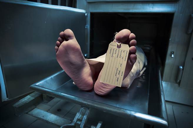 囚犯「遭判死亡」送解剖室後，屍袋傳呼吸聲！