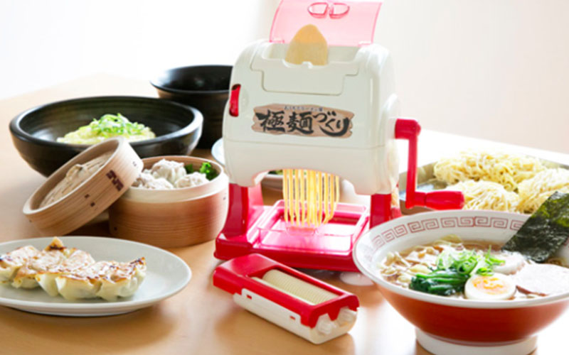 日本人對拉麵到底有多狂熱？！日本玩具公司發明的「在家自己做拉麵」機器可能會讓你看傻了眼．．．