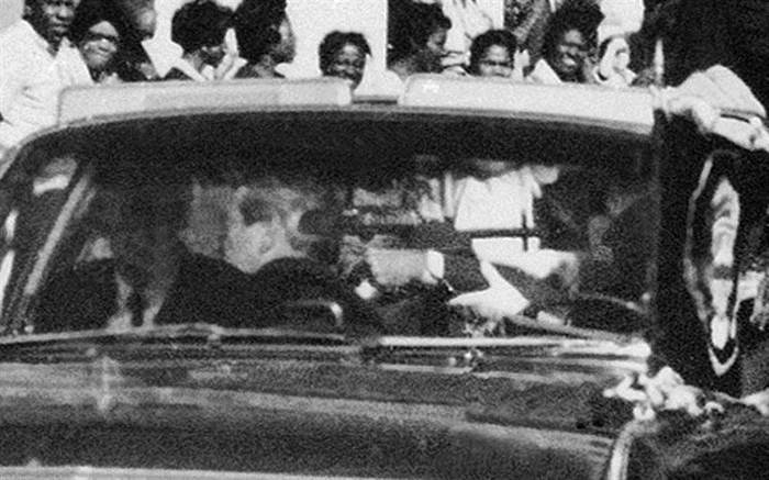遇刺過程全記錄！甘乃迪總統遭槍手近距離爆頭…驚悚畫面讓人不寒而慄！