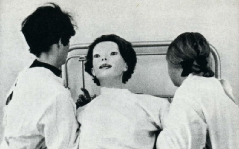 這個「像木偶般的女人」被送進醫院裡治療，最後卻只有一個目擊者活著看完整個治療過程…（圖+影）