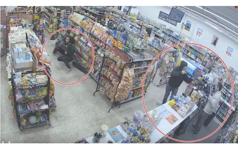 這兩名小偷行竊時遇上店家遭「搶劫」化身正義使者！機智合作「神救援」商店店員！