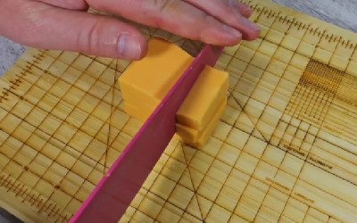 超精細  「刻度砧板」打造黃金比例料理，網友笑稱想要幾公分自己切