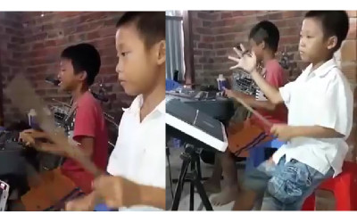 兩位越南小男孩自學樂器改編《西遊記》，帥氣轉鼓棒大秀超強天賦 網友讚：高手在民間