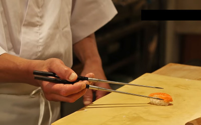 原來這才是壽司的正確吃法「直接拿白飯去沾醬」是錯的！網：以前真的丟臉丟到外國去了…