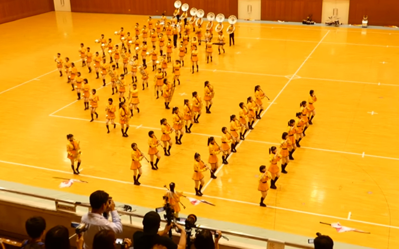 日本高校樂隊上演「魔鬼步伐」隊形變換超強大！：看得我眼都花了