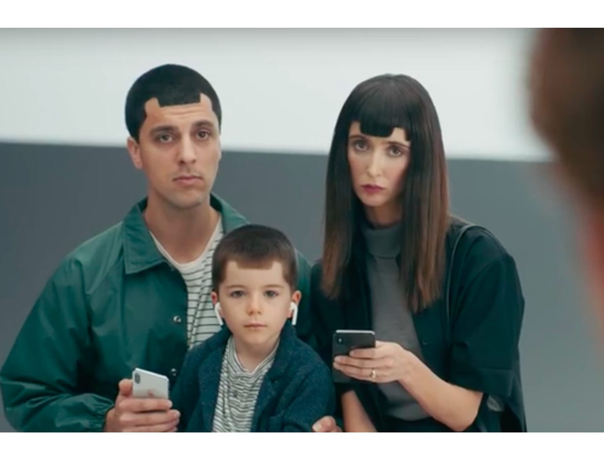 三星狂推3支廣告diss 蘋果，諷刺「iPhone X的瀏海螢幕」網友笑：想炒話題！