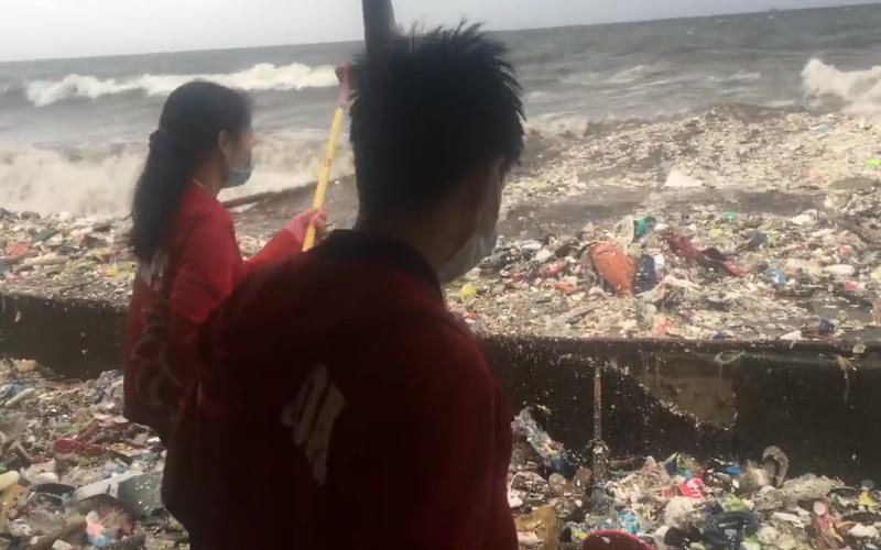 觸目驚心！菲律賓海岸刮起「垃圾浪」畫面太震撼