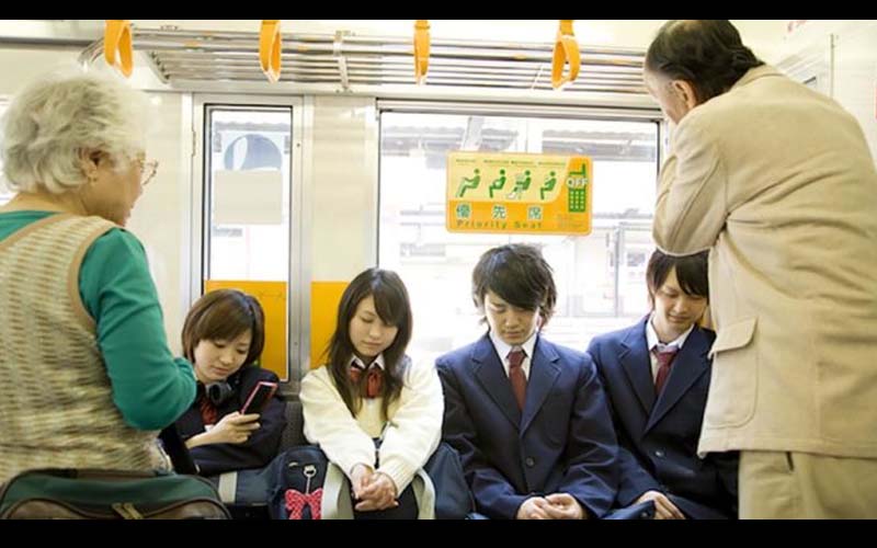 「好心讓座，但卻被無情拒絕？」在日本讓座給老人竟是不禮貌的行為！