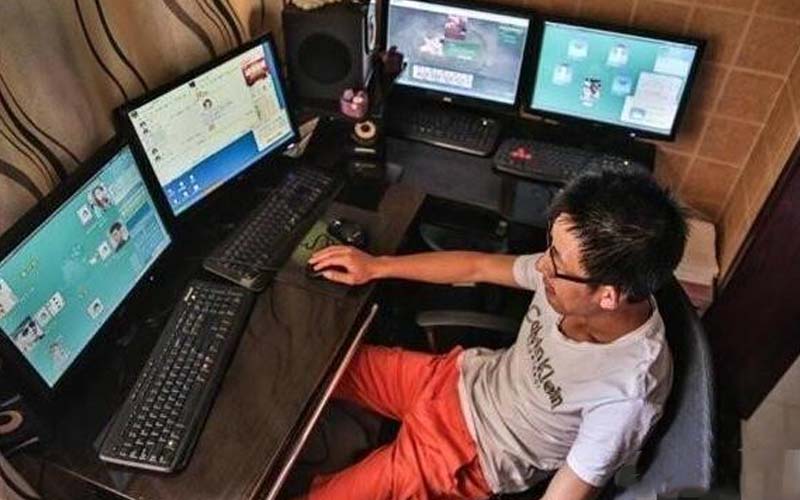 這職業太屌！男子在家同時操控23台電腦，被人稱作「遊戲專業代練」！