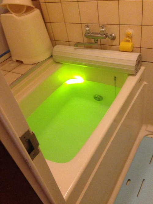 自製《摩鐵風呂》只要一根螢光棒就能讓浴室大大大變身！！-5